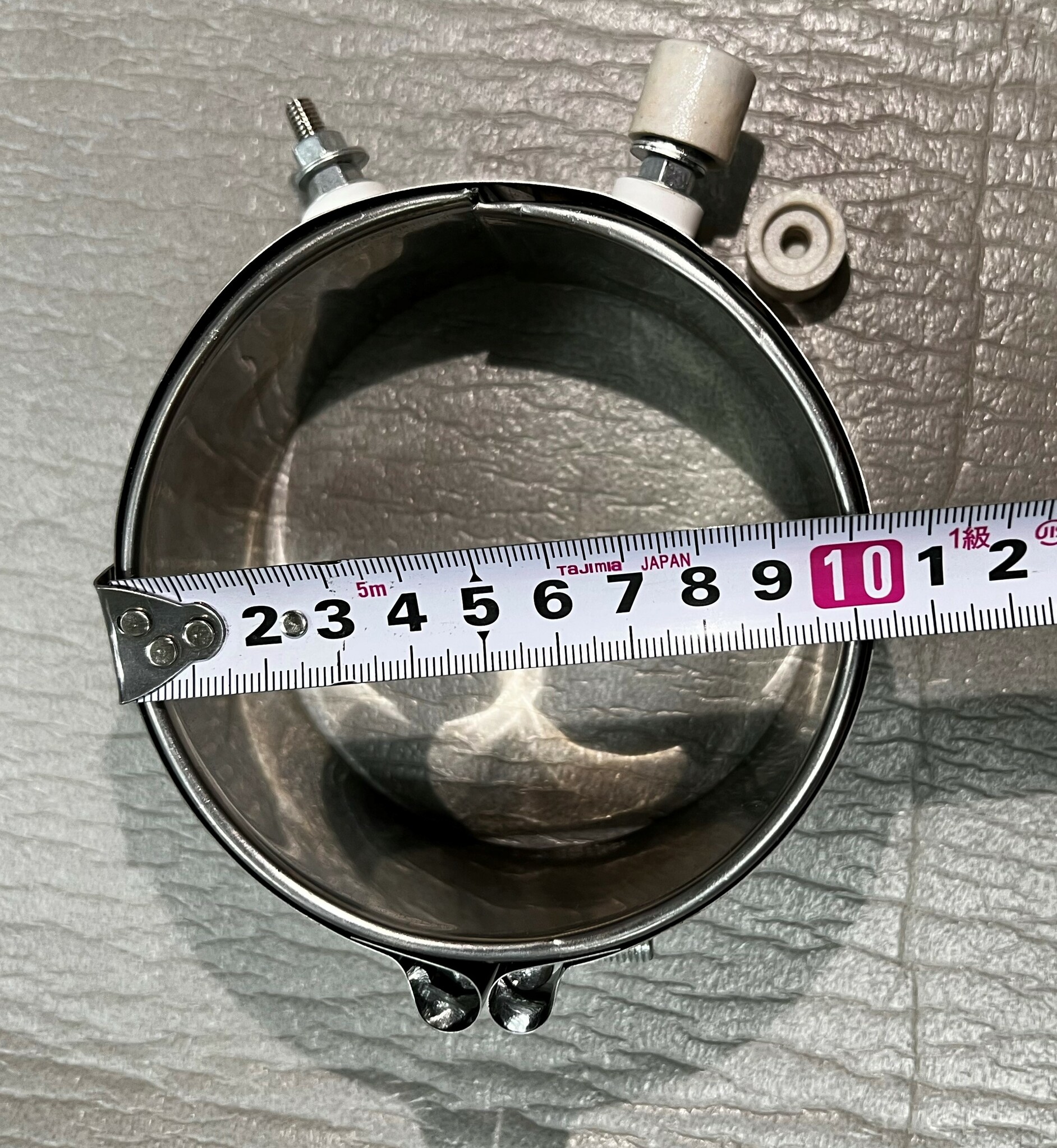 2575
