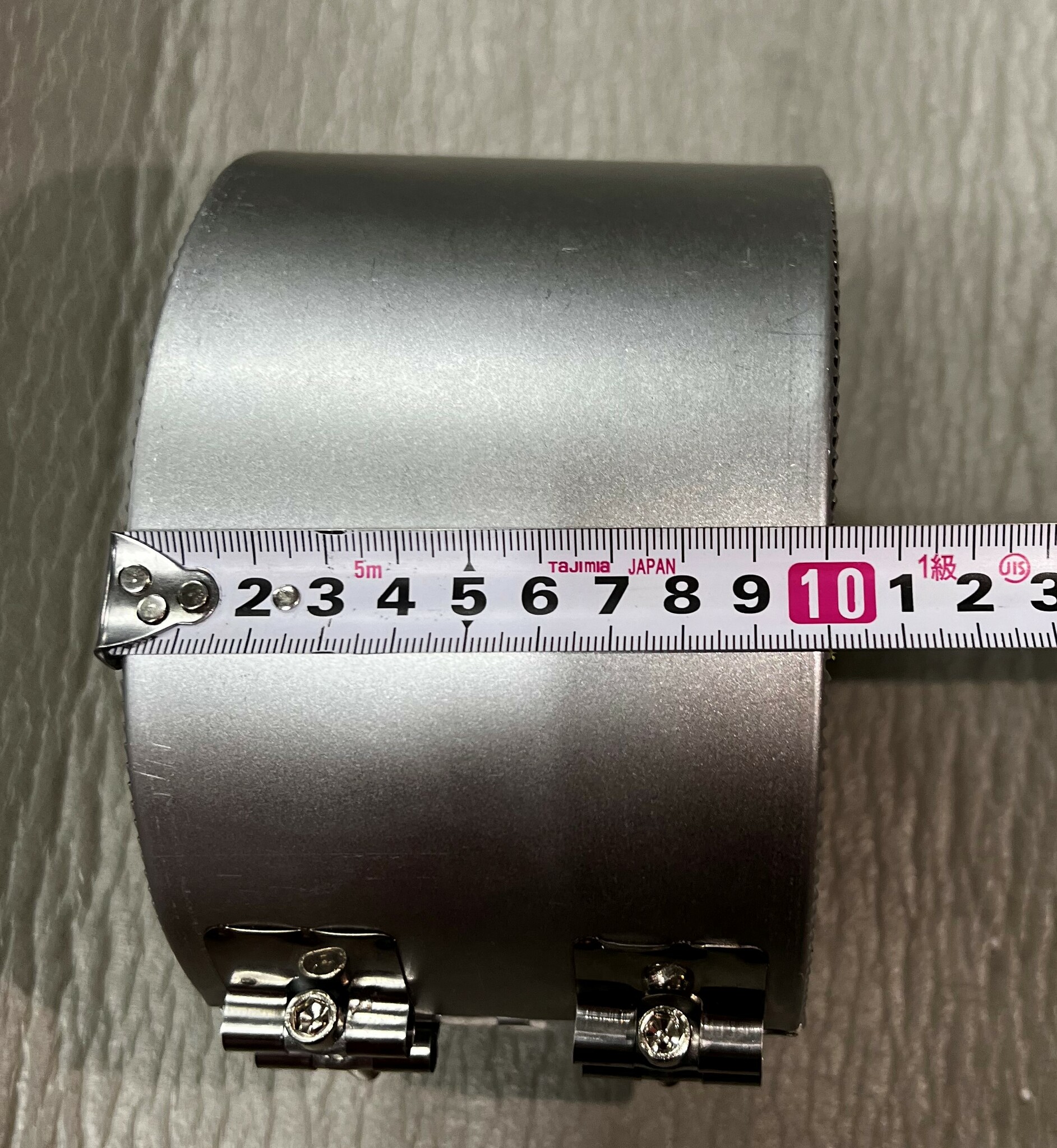 2565
