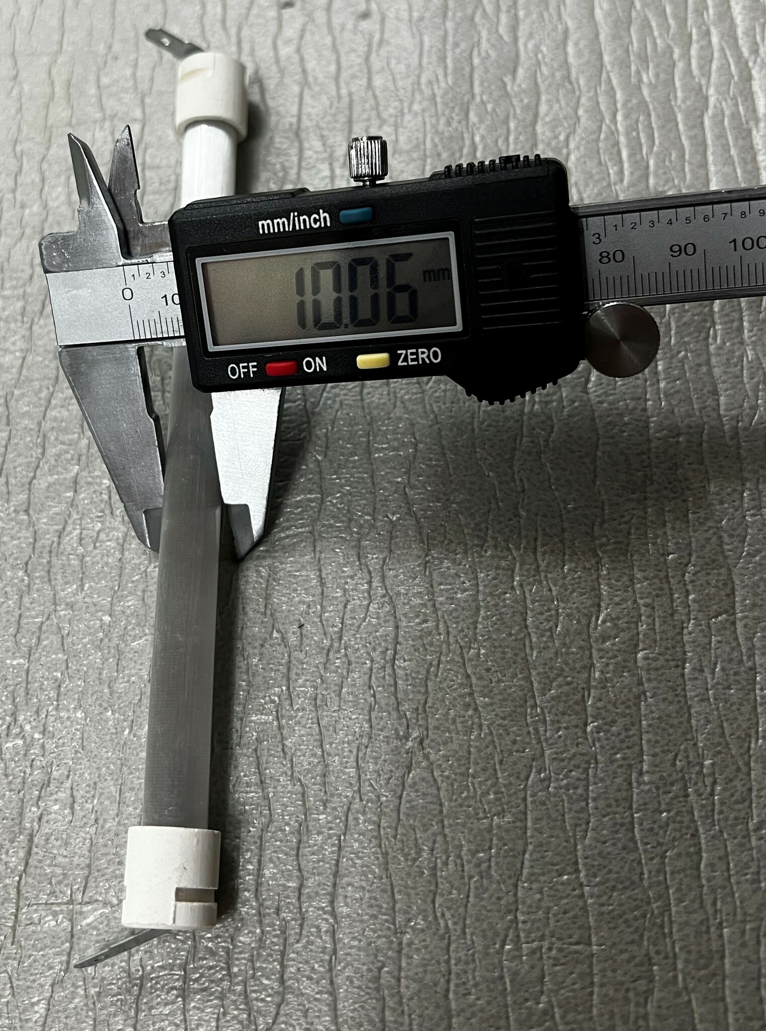 3300
